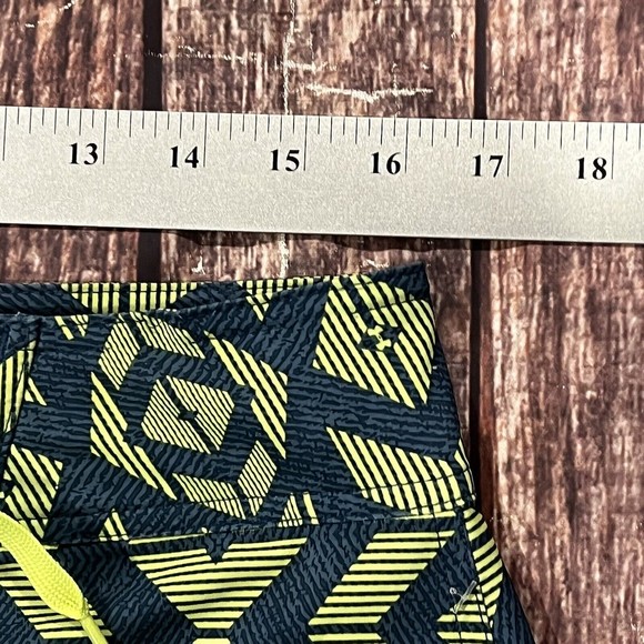 Under Armour Mens Swim Trunks Heatgear Loose Unlined Yellow Blue Pattern Size 32 - Picture 8 of 9